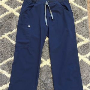 Kade™ Cargo Scrub Pants. Women’s Small Petite. Navy.